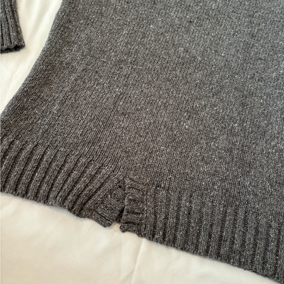 Women’s Dakini Sweater Size Medium - Picture 5 of 5